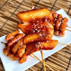 Tteok Kkochi (Fried Tteokbokki with Sweet Spicy Sauce)
